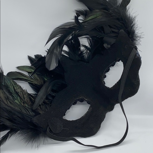 Masquerade Feather Eye Mask - Picture 5 of 5